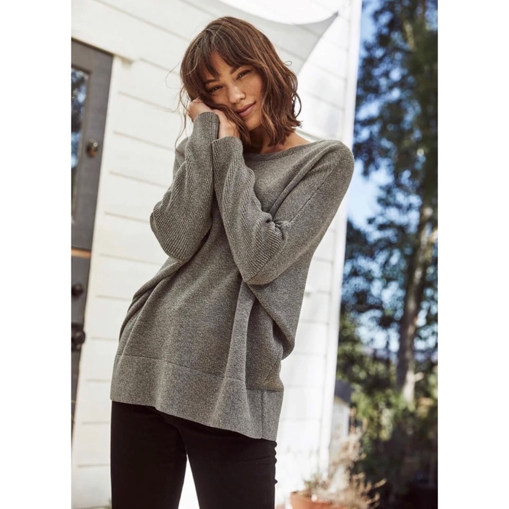 SOLD - Vetta Capsule V-Neck Oversized Sweater (size L) - Picture 5 of 9